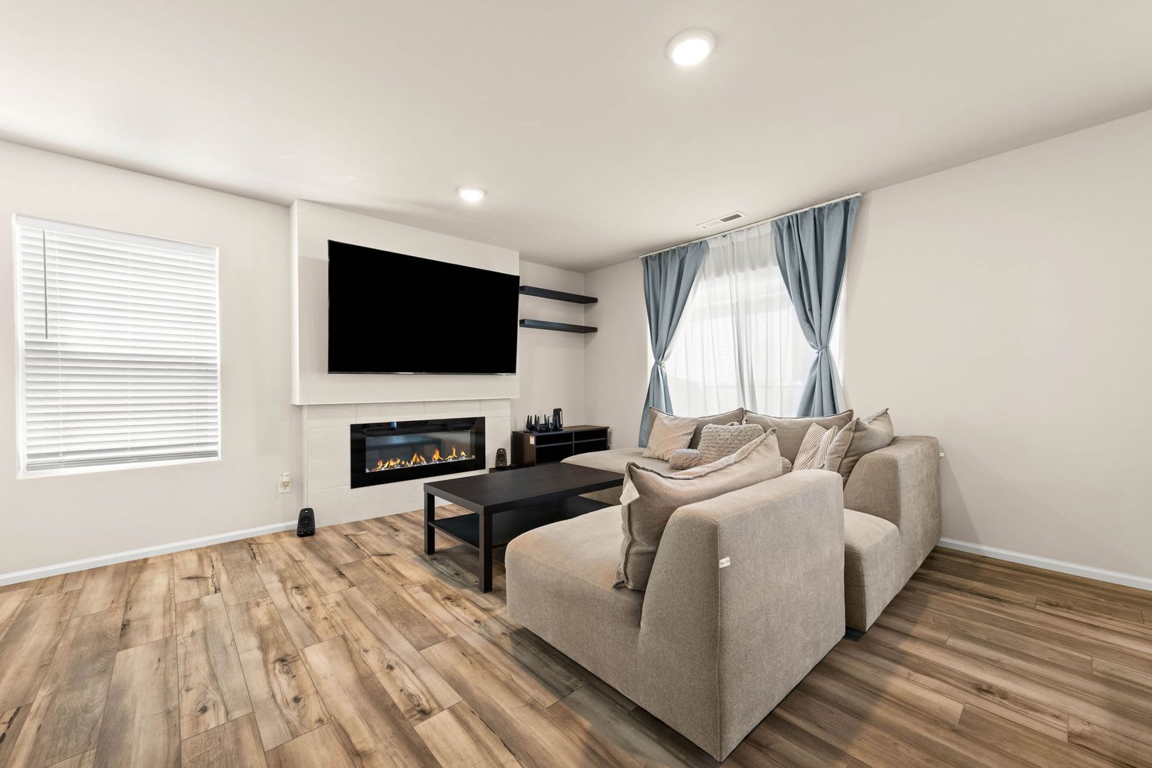 Spacious 3-Bedroom Home with Bonus Room, Main-Floor Den & Covered Patio Near JBLM – photo 5
