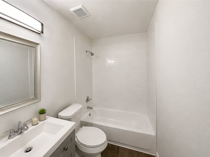 2211 W. Woodlawn Ave. – photo 4