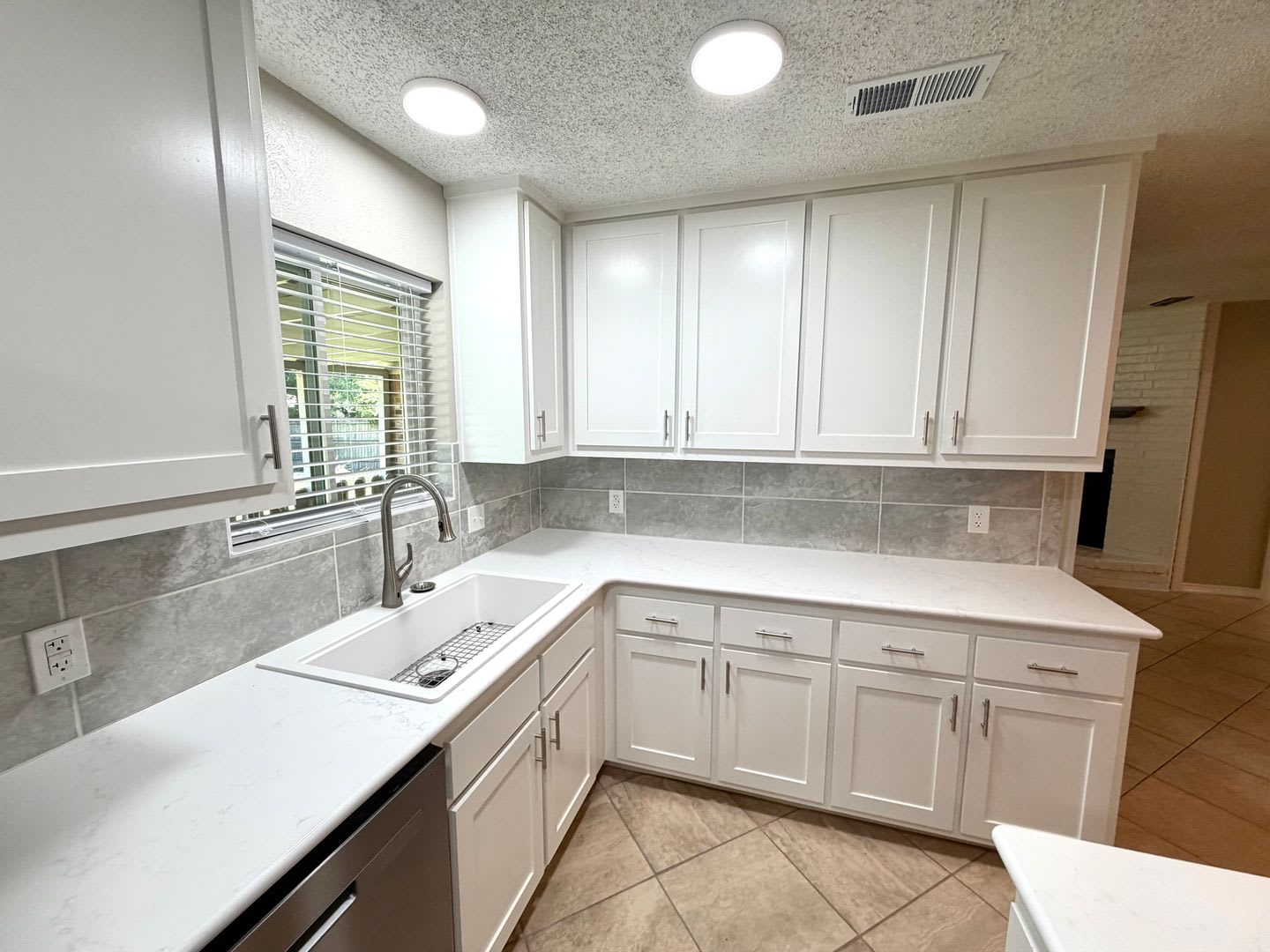 Gorgeous remodeled home in the heart of Cove!! – photo 5