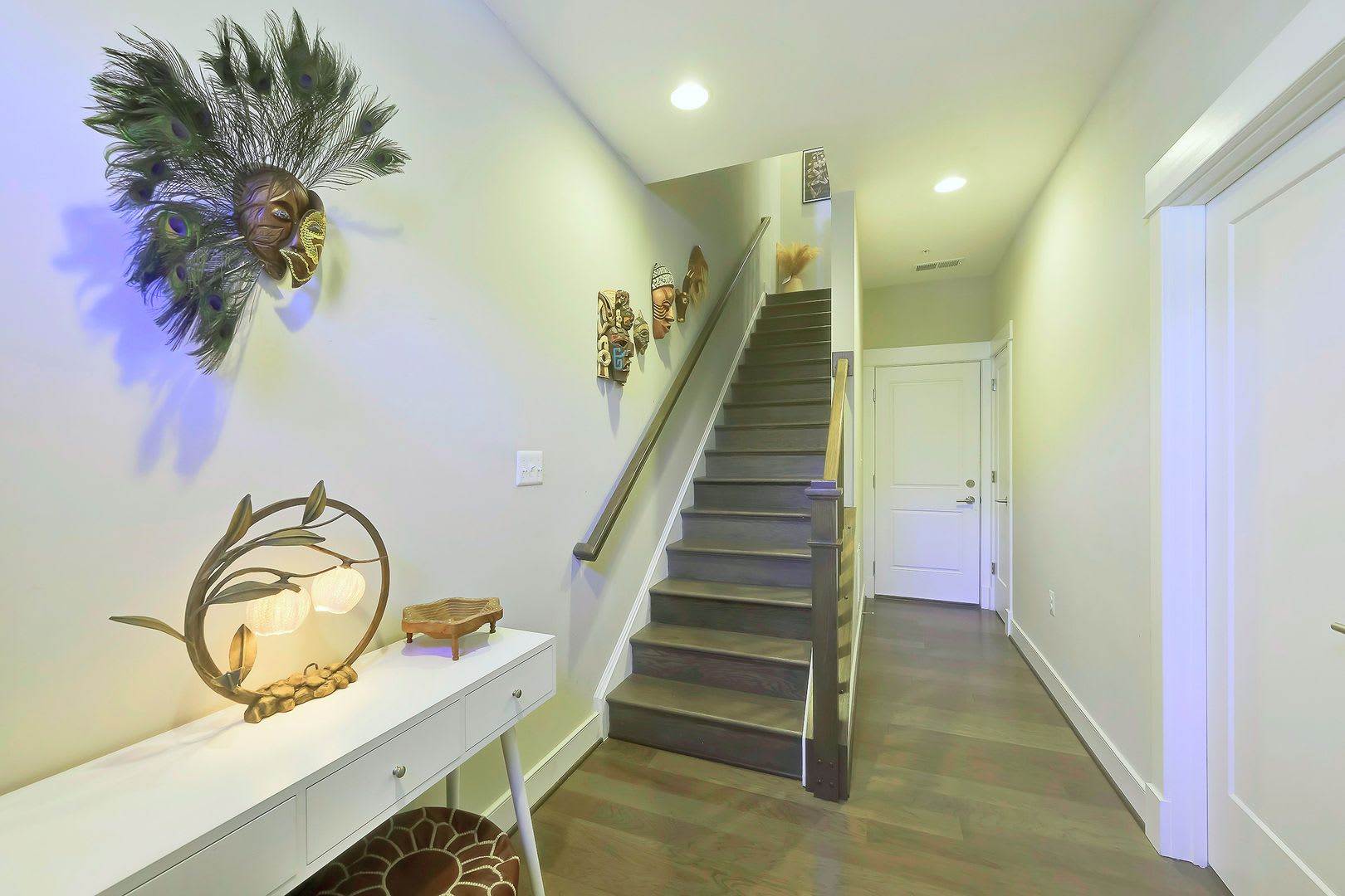 Stunning 4 bed, 4 Bath with Private Rooftop Terrace & Garage – photo 3