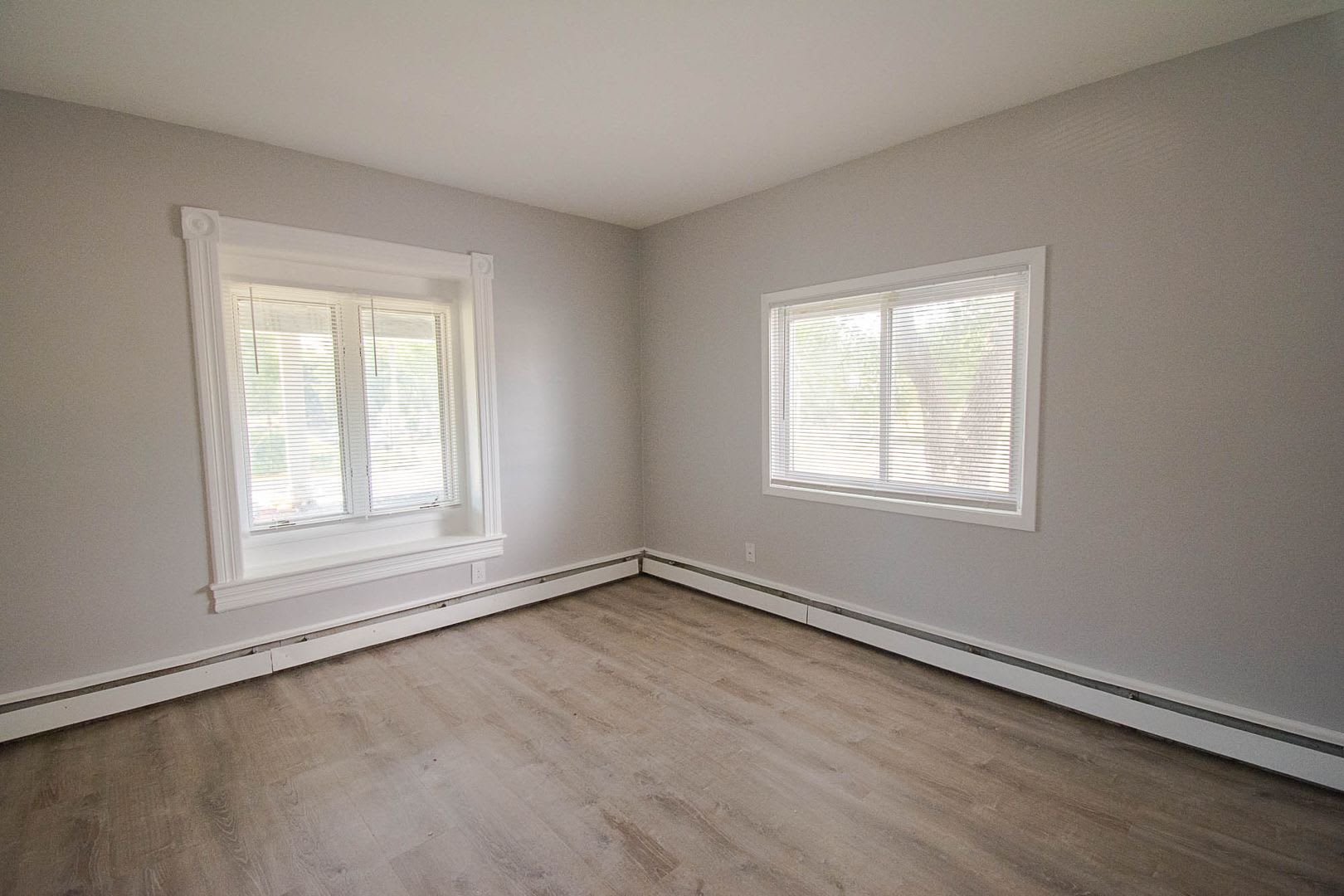 836 S Newton Ave – photo 1