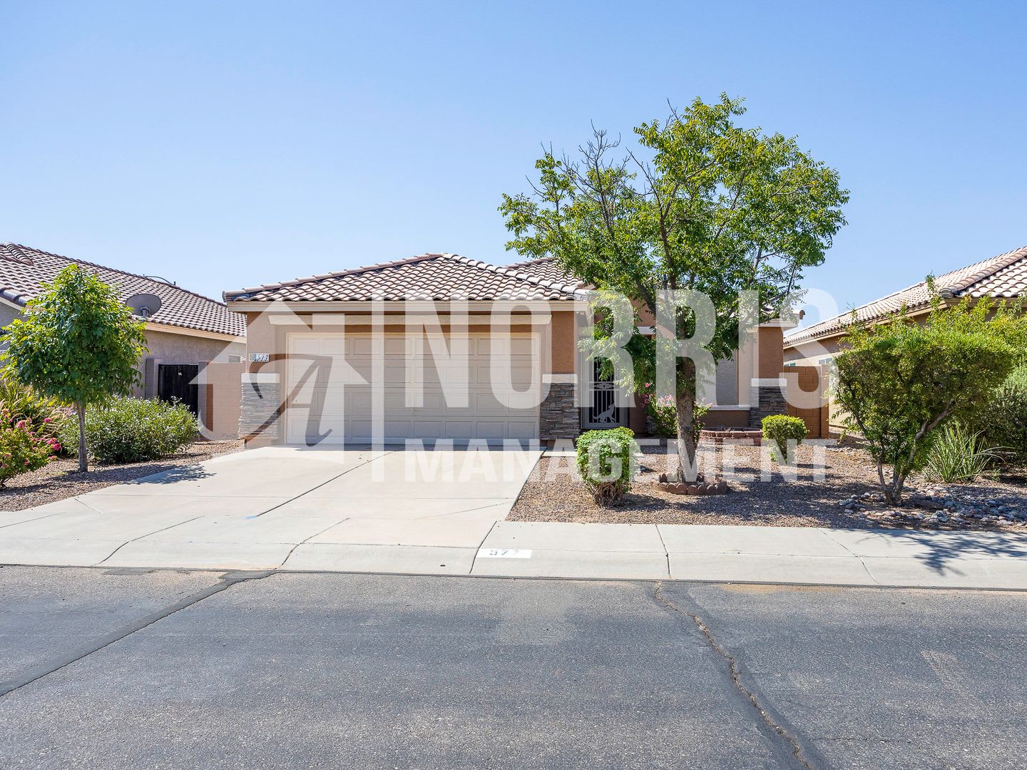 Beautiful Remodeled Home with 3 Rooms – photo 1