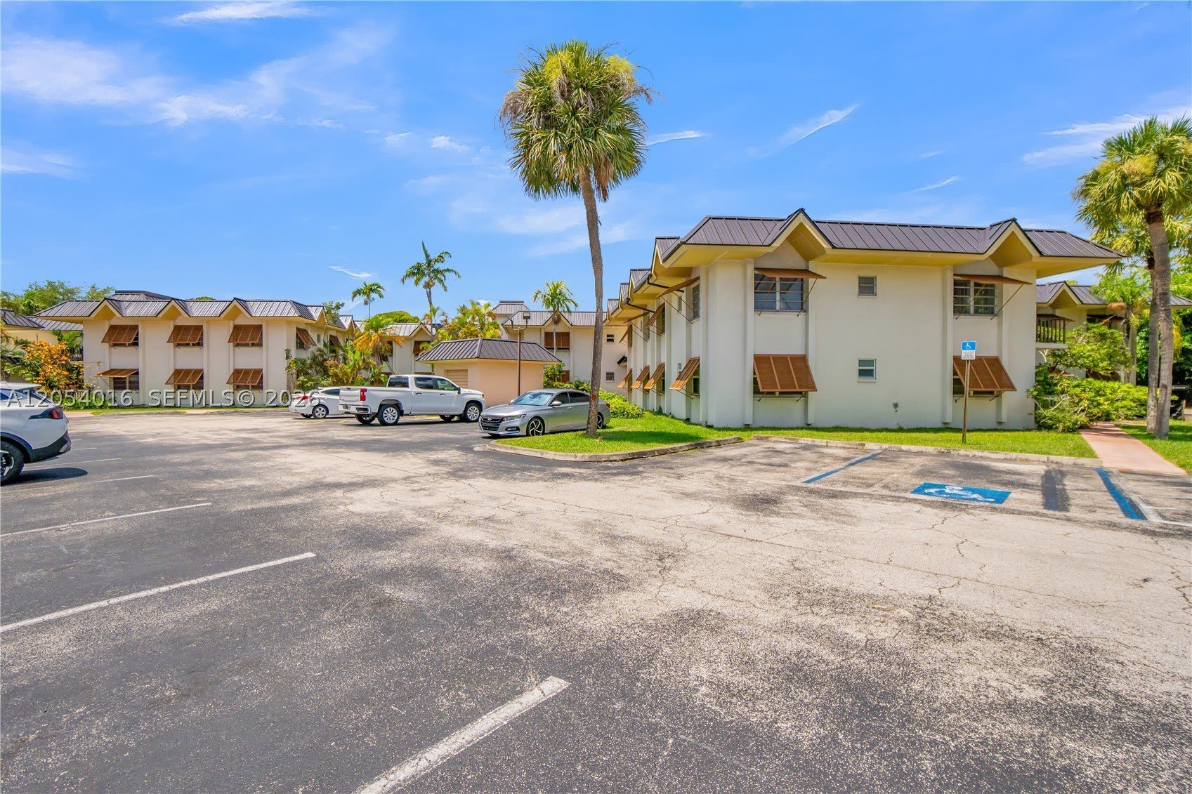 9354 SW 77th Ave – photo 3