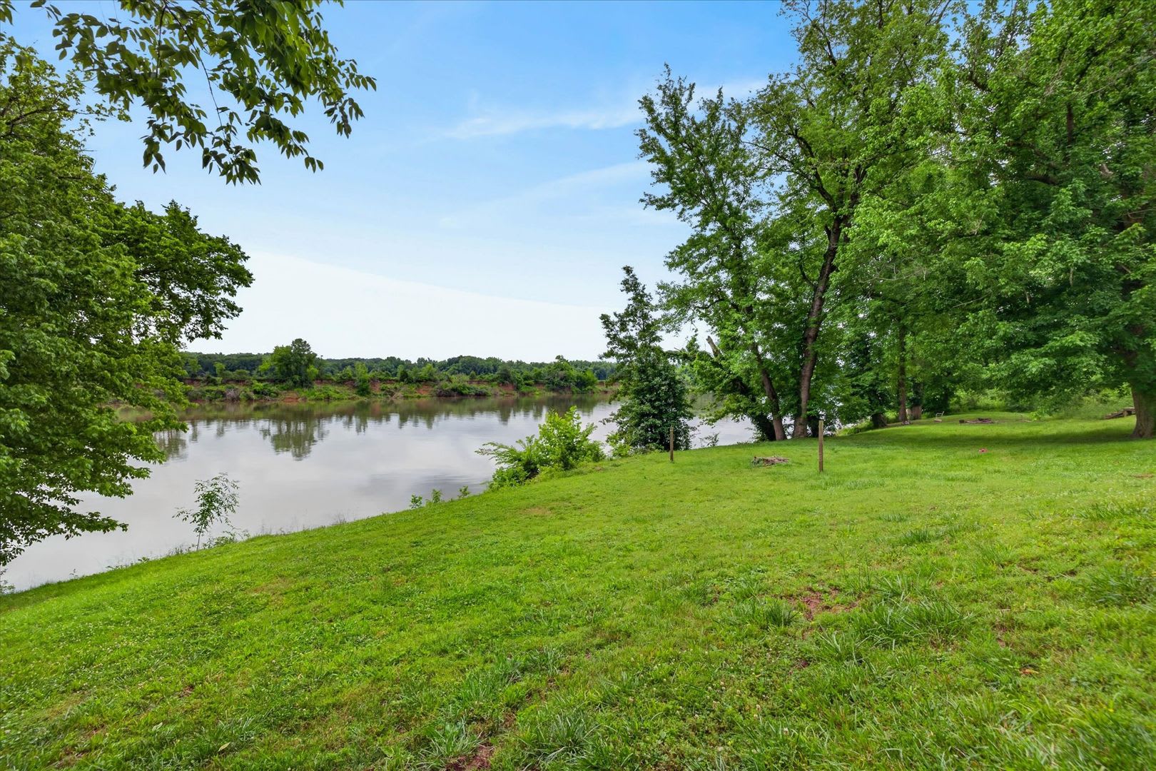 The Kingsbury Drive Townhomes For Rent! – photo 2
