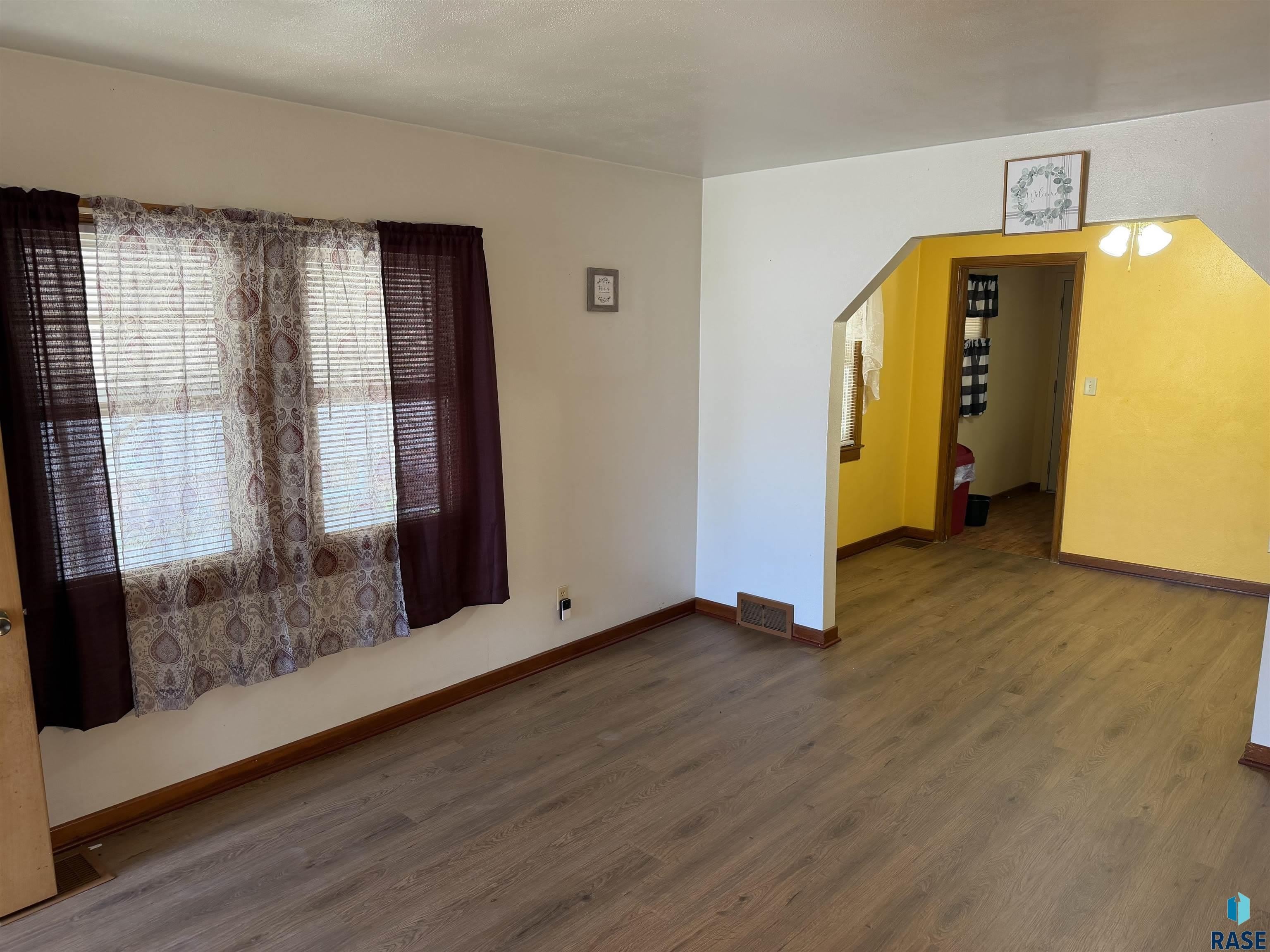 519 Wayland Ave – photo 2