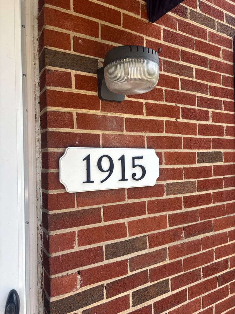 Great Duplex with 2 Bedrooms and 2 Baths 1915 Wallace Avenue – photo 3