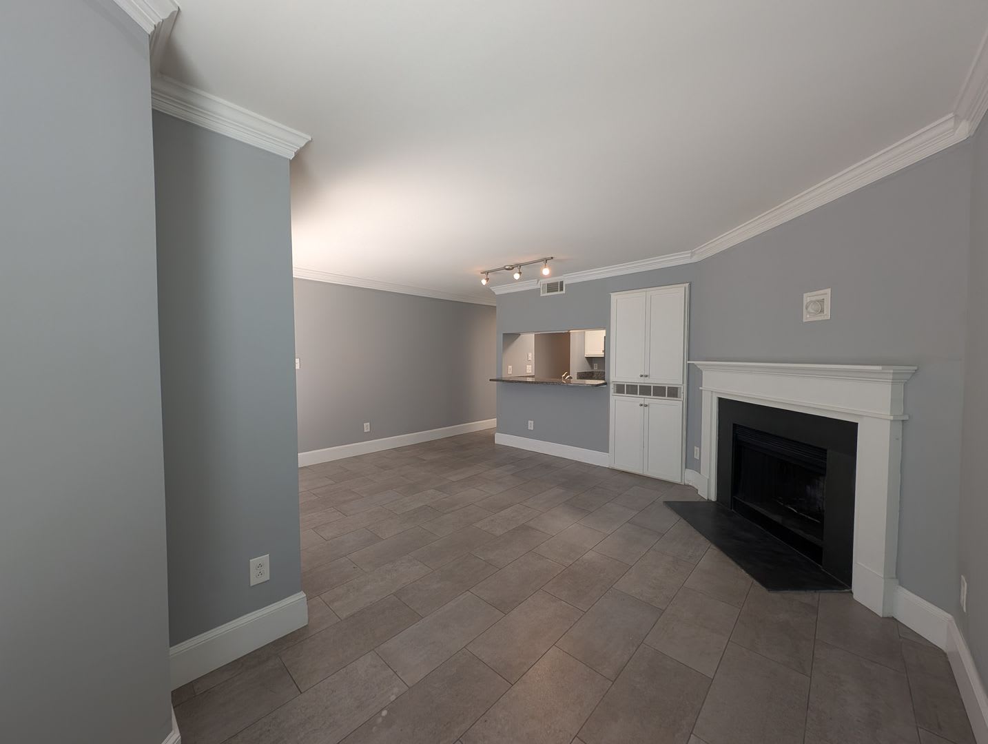 Pristine Condo located in Cedar Street Commons! – photo 5