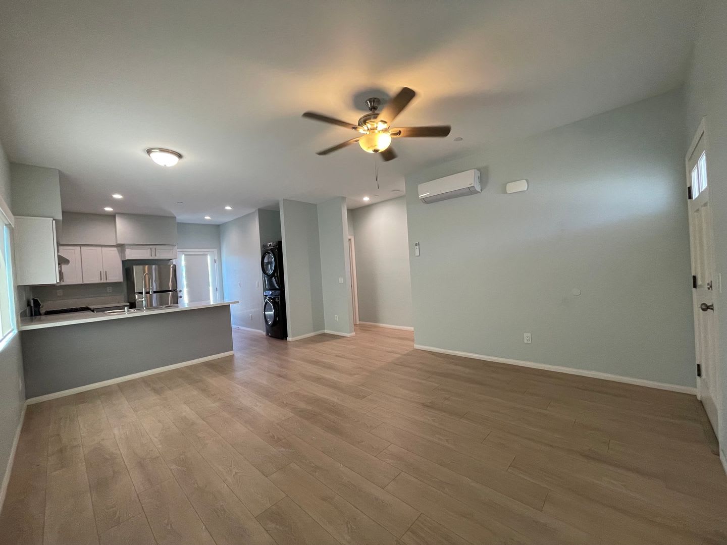 Modern Two Bedroom Two Bathroom Apartment In El Cajon – photo 2