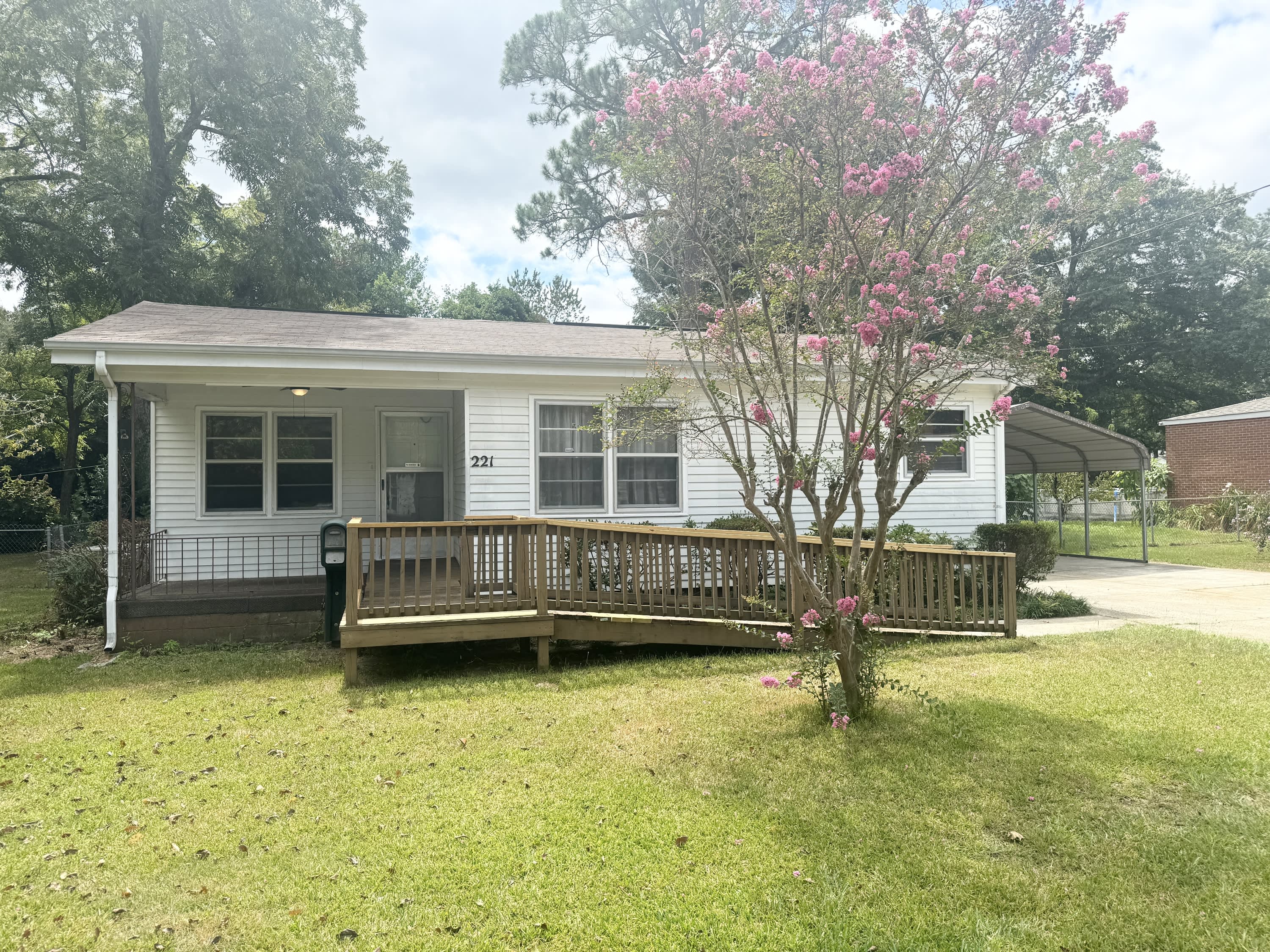 221 Shirley Drive – photo 1