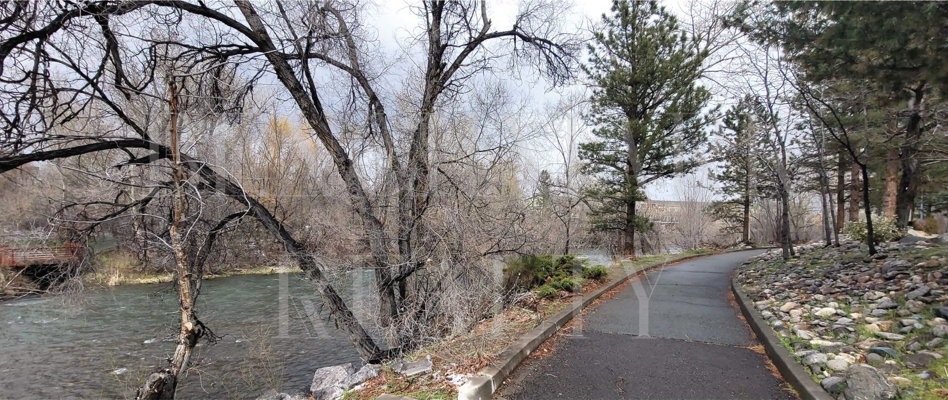 Beautifully remodeled huge 2 bedroom 2 bath with large balcony on the river! – photo 3