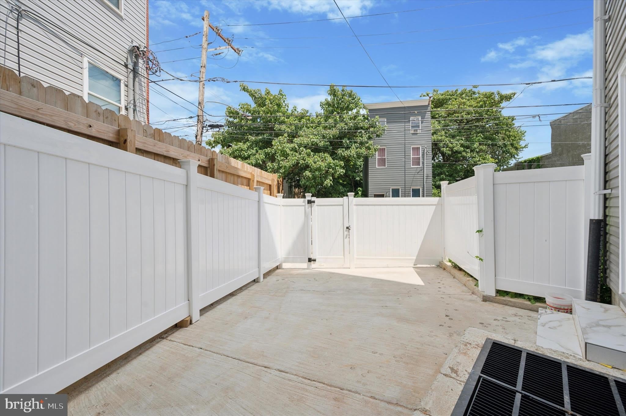 2405 RIDGE Avenue – photo 2