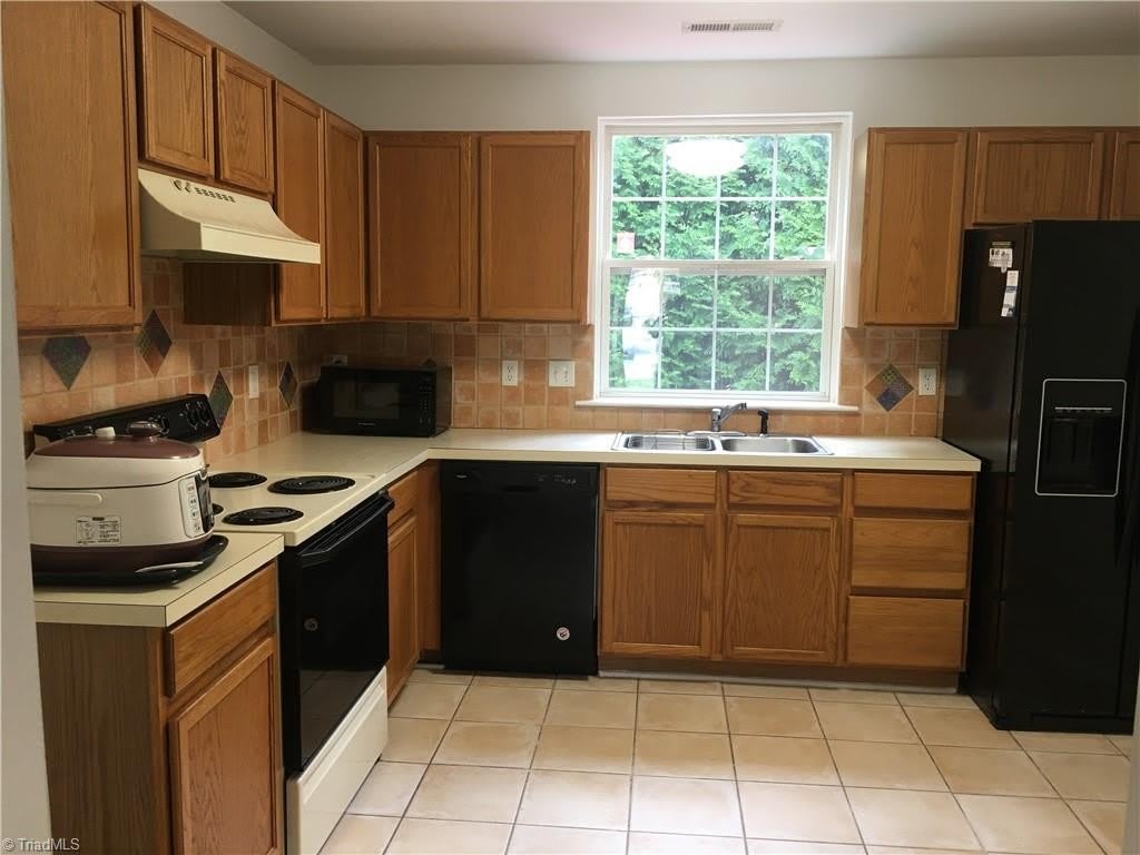 3703 Queenswood Lane – photo 5