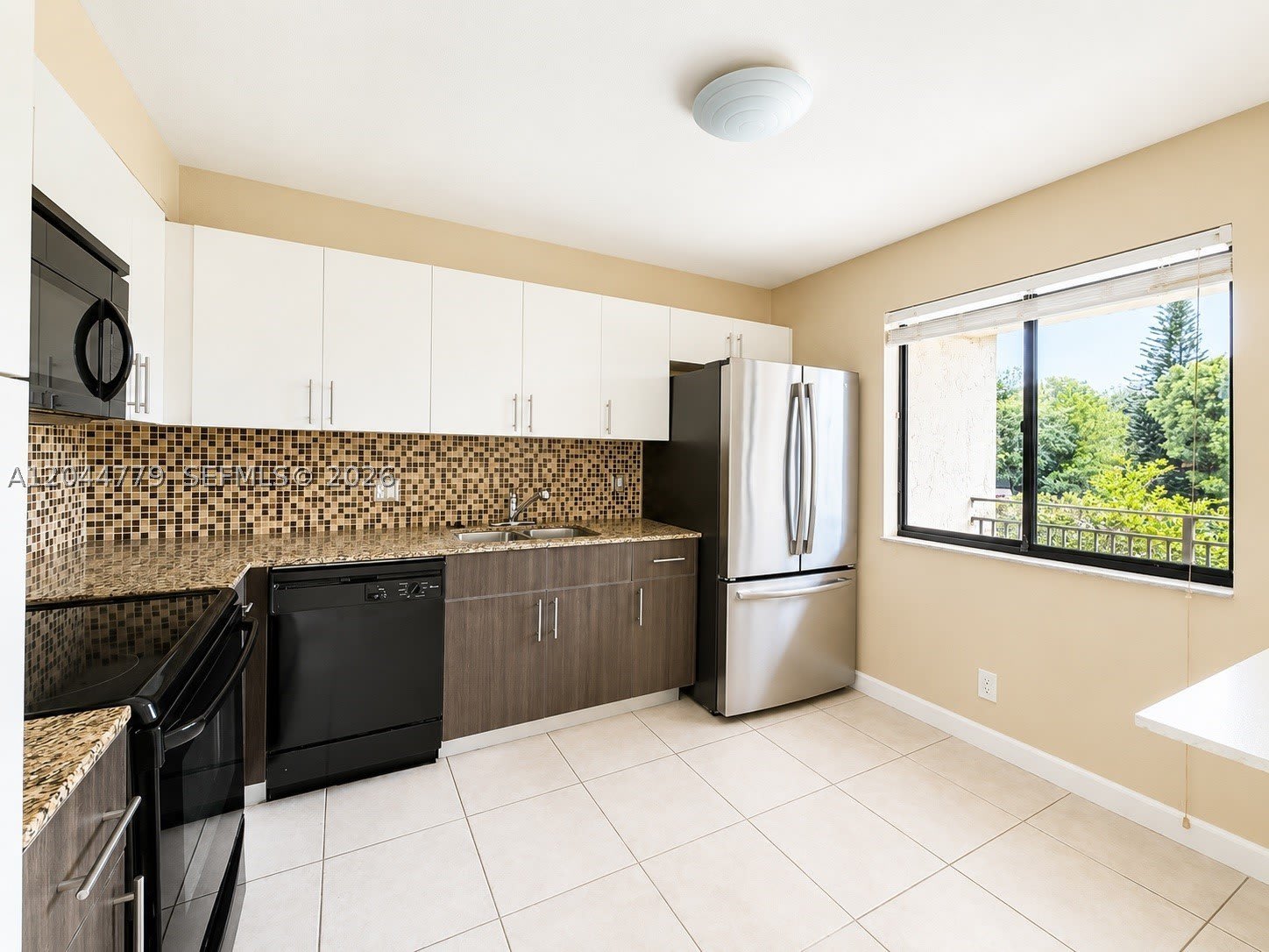 405 LAKEVIEW DR – photo 3