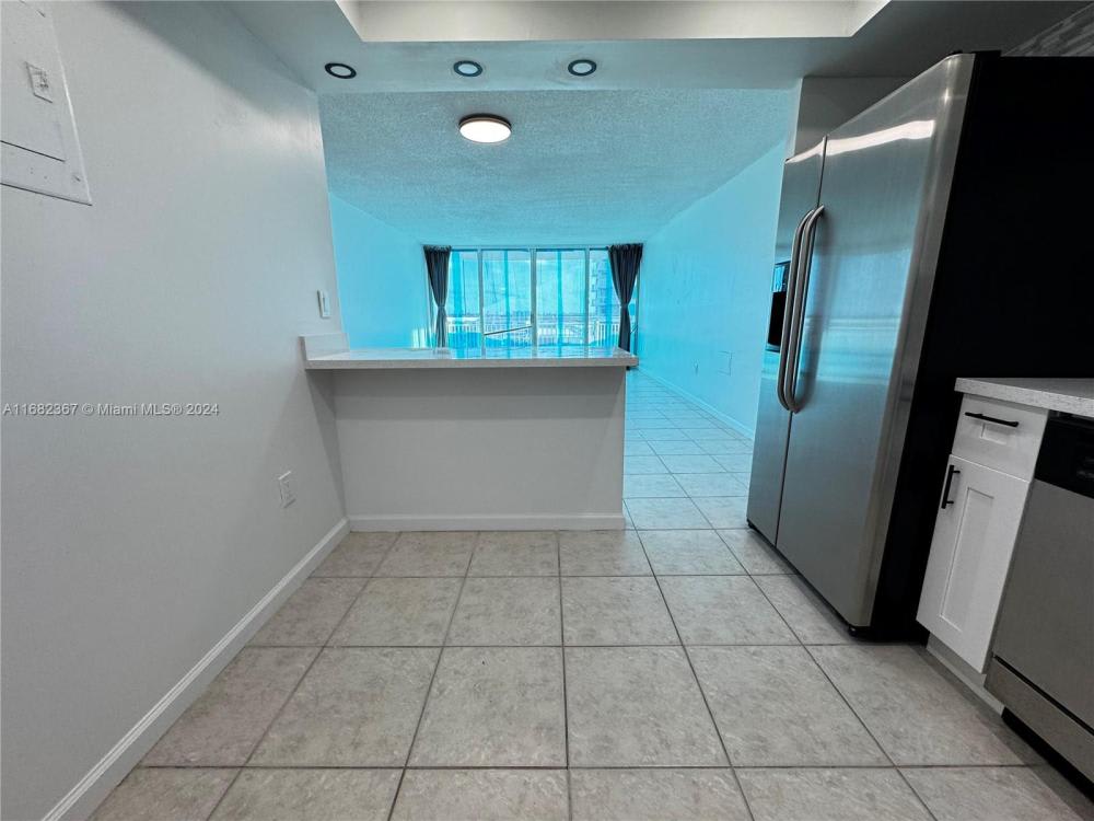 18071 Biscayne Blvd – photo 4