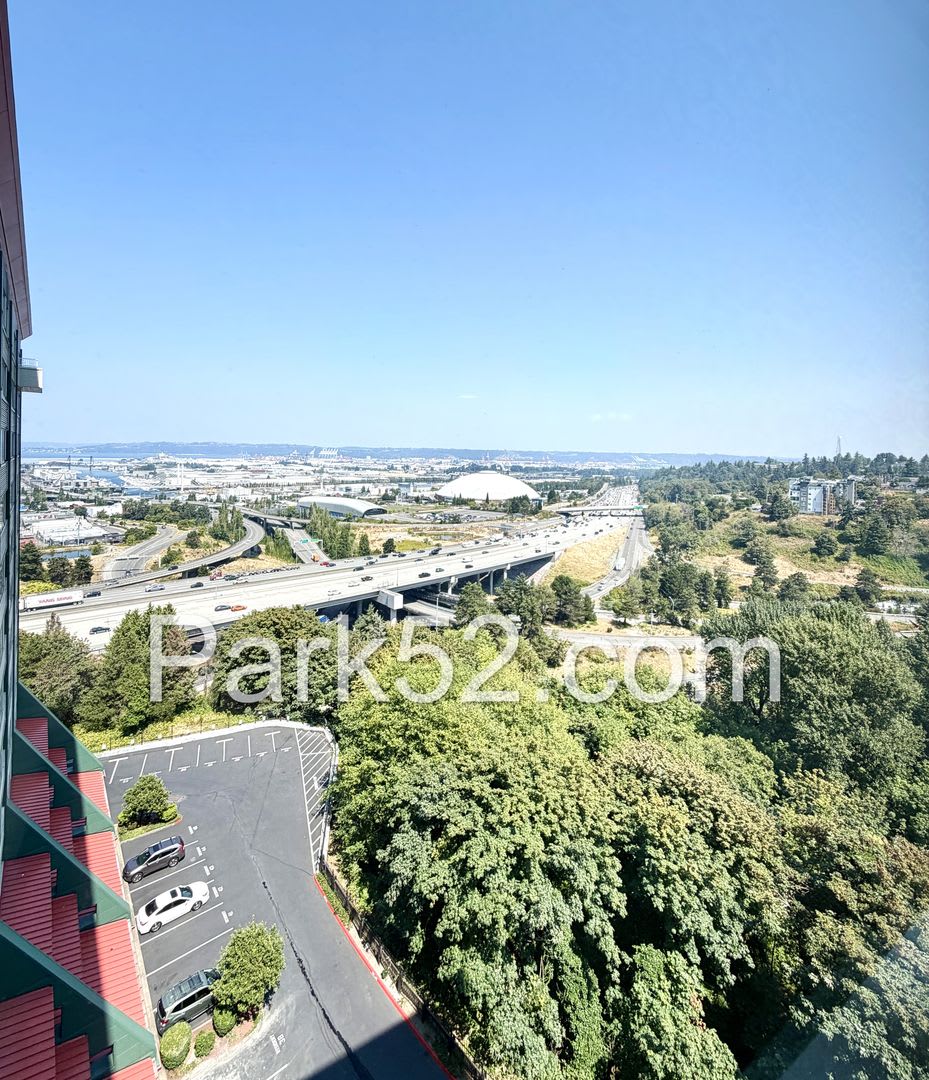 Beautiful 2 Bedroom Condo in Downtown Tacoma With Separate Garage & Amenities! – photo 4