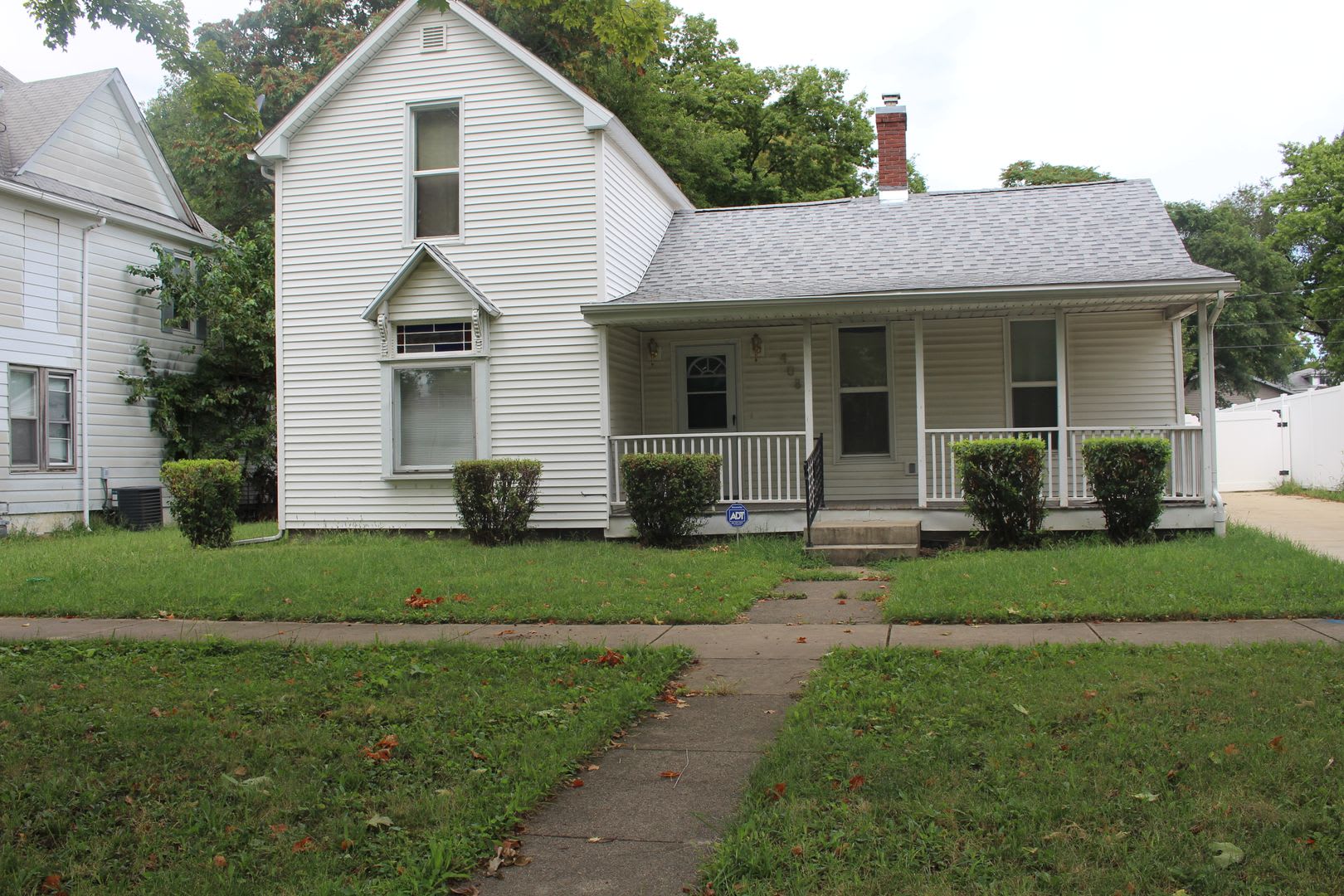 For Rent: 4 Bedroom/1 Bathroom Home – photo 1