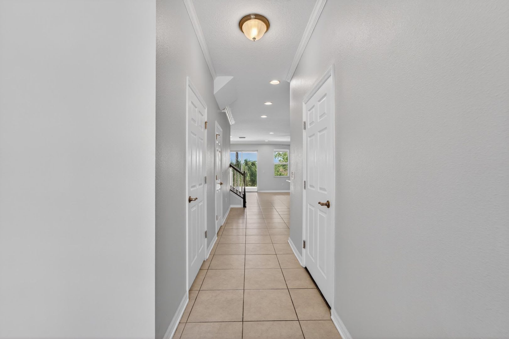Comfort, Convenience & Gated Community Living in the Heart of Tampa! – photo 5