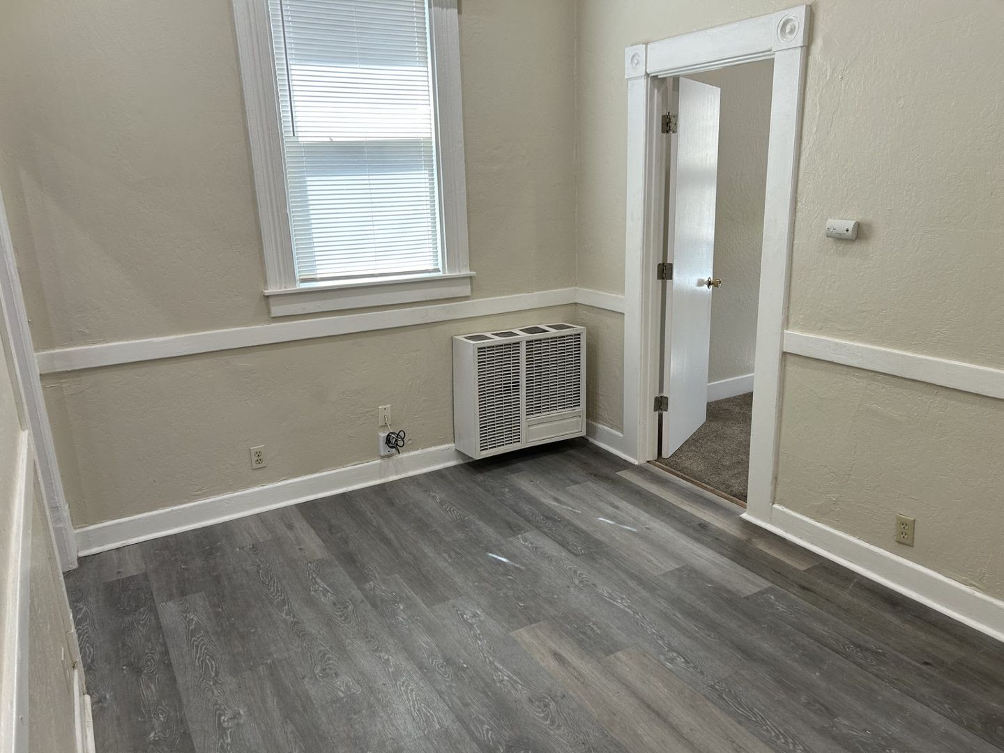 Lovely 1 Bedroom 1 Bath Apartment – photo 3