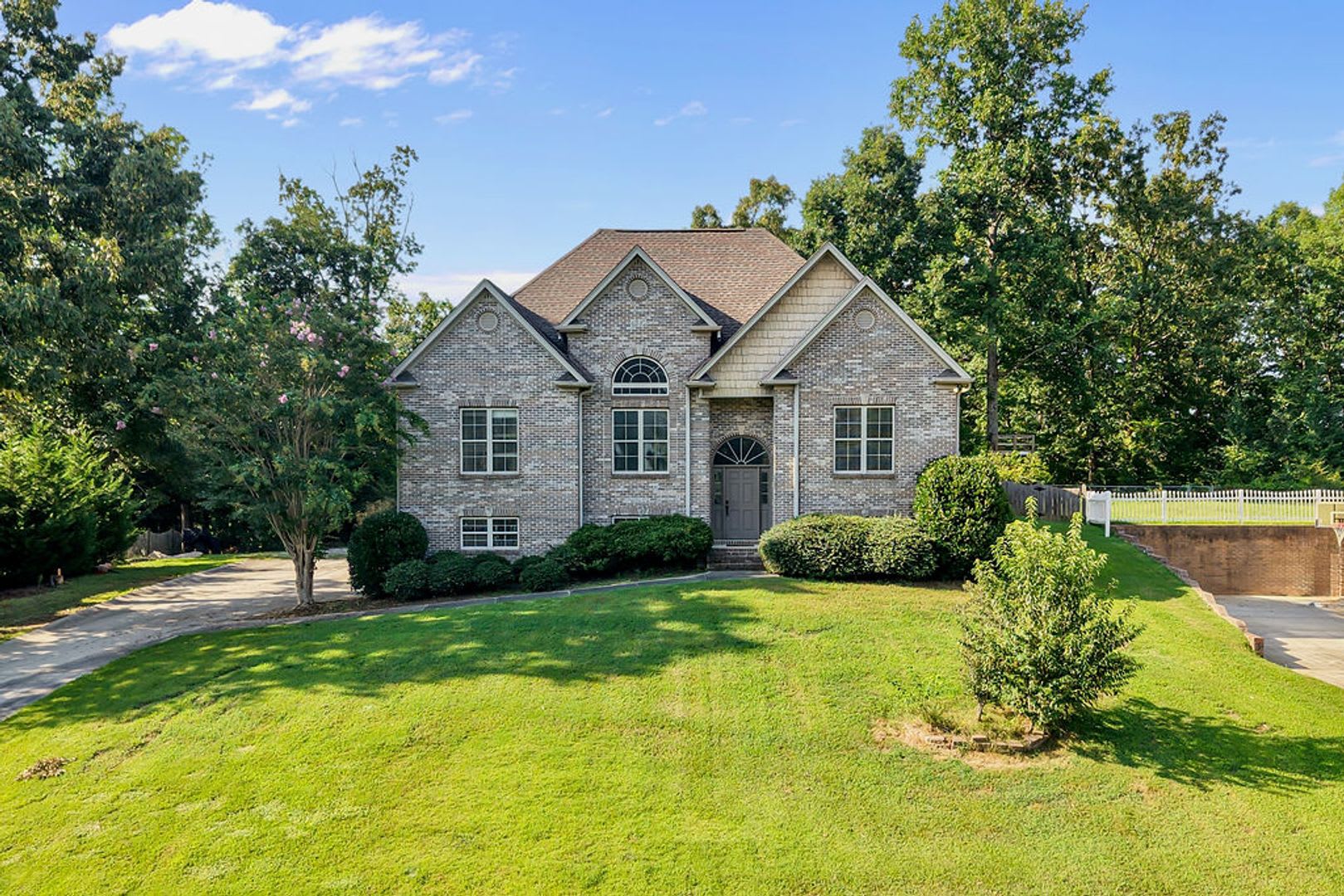Trussville: 4/3 on acre lot, private lot – photo 1