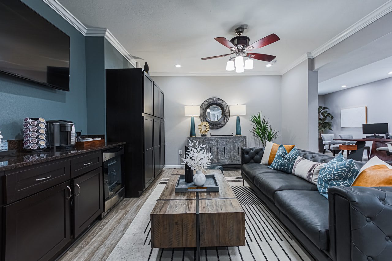 The Village at Bellaire Apartments – photo 2