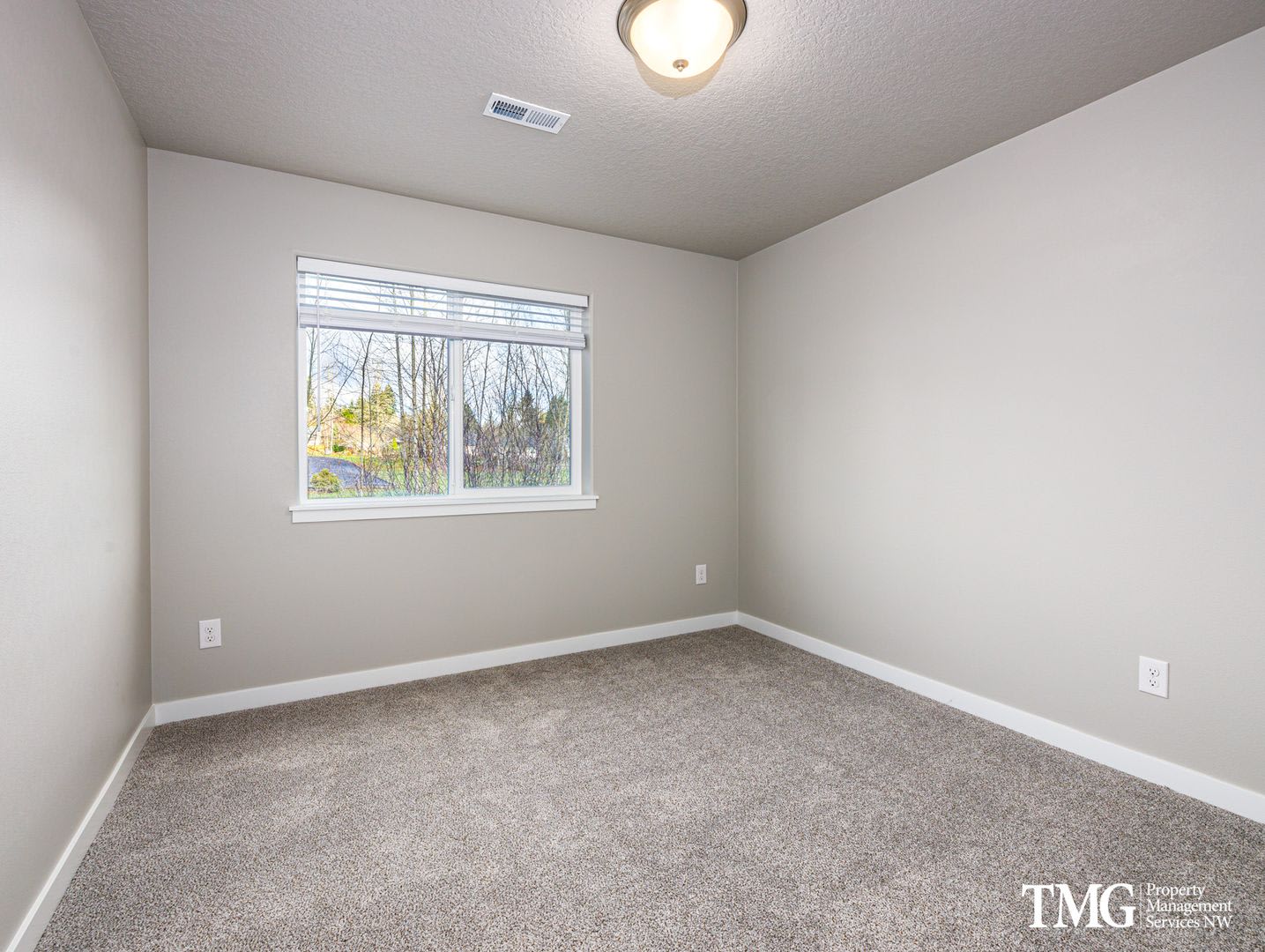 Newer Townhome in Minnehaha w/ 3 Bedroom 2.5 Bath! – photo 4