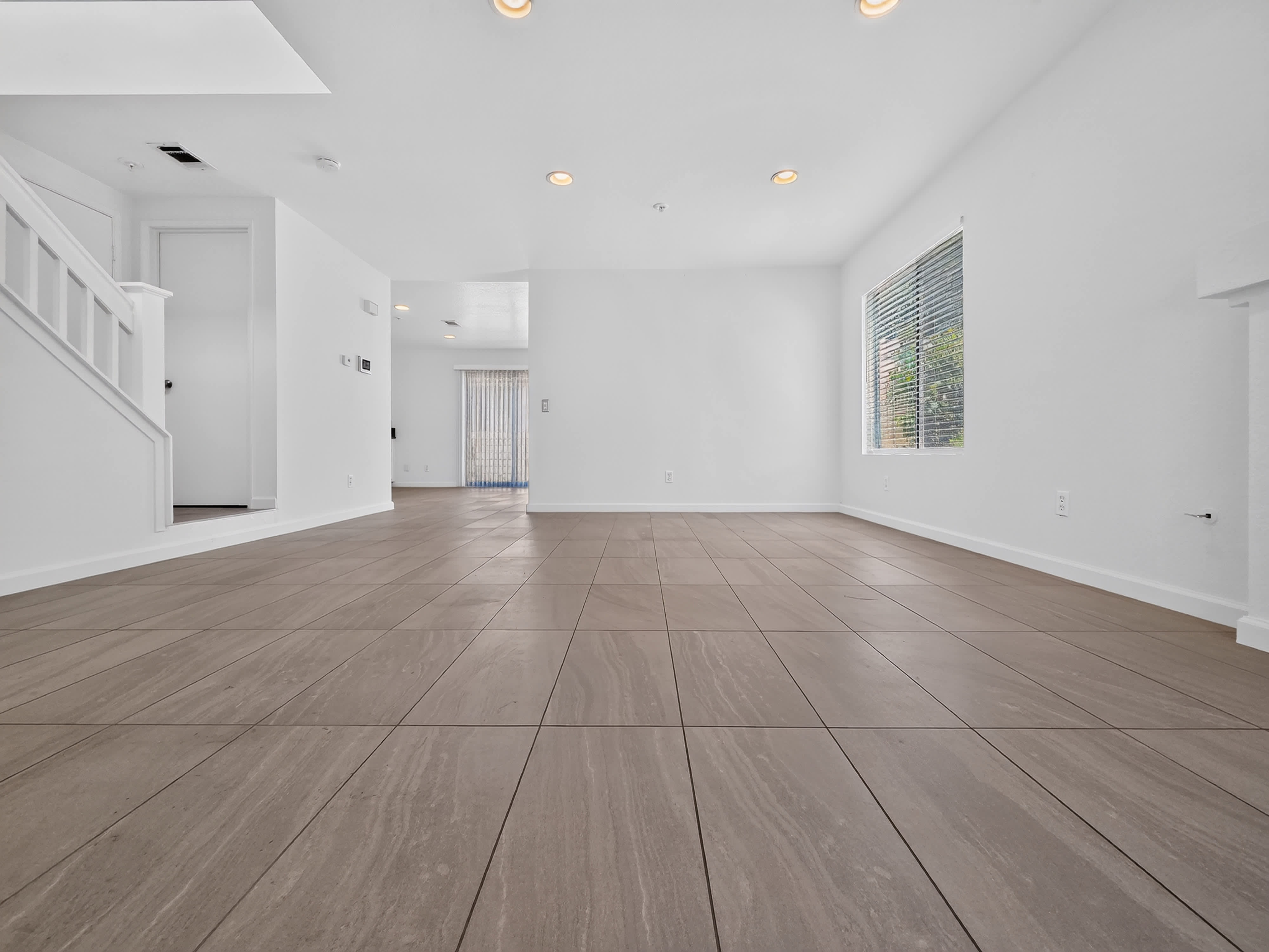 1065 E Broadway – photo 1
