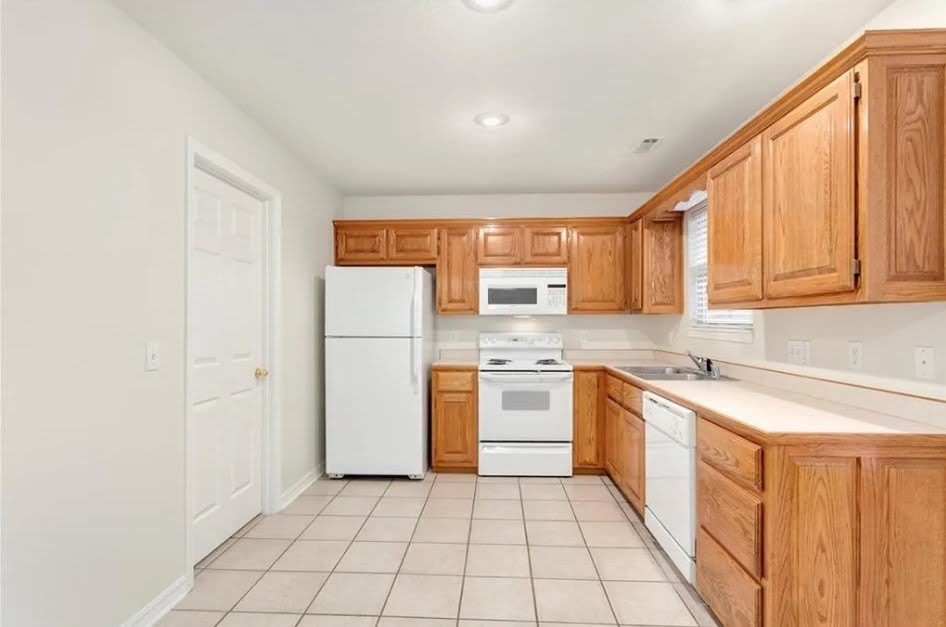 1480 E Masonic Drive – photo 5