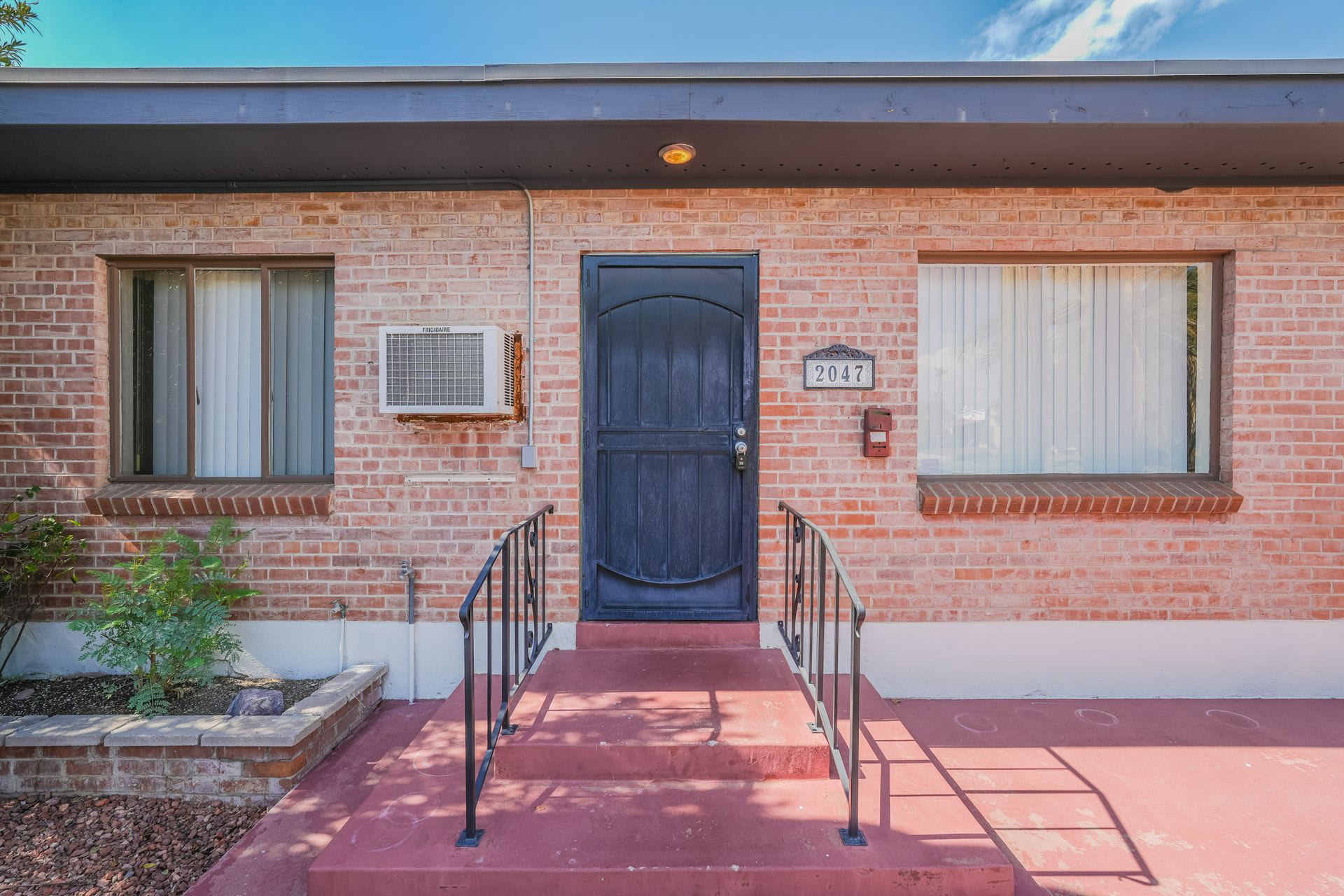 1St And Olsen 1055 1065 1075 N Olsen Ave Amp 2047 E 1St St – photo 1