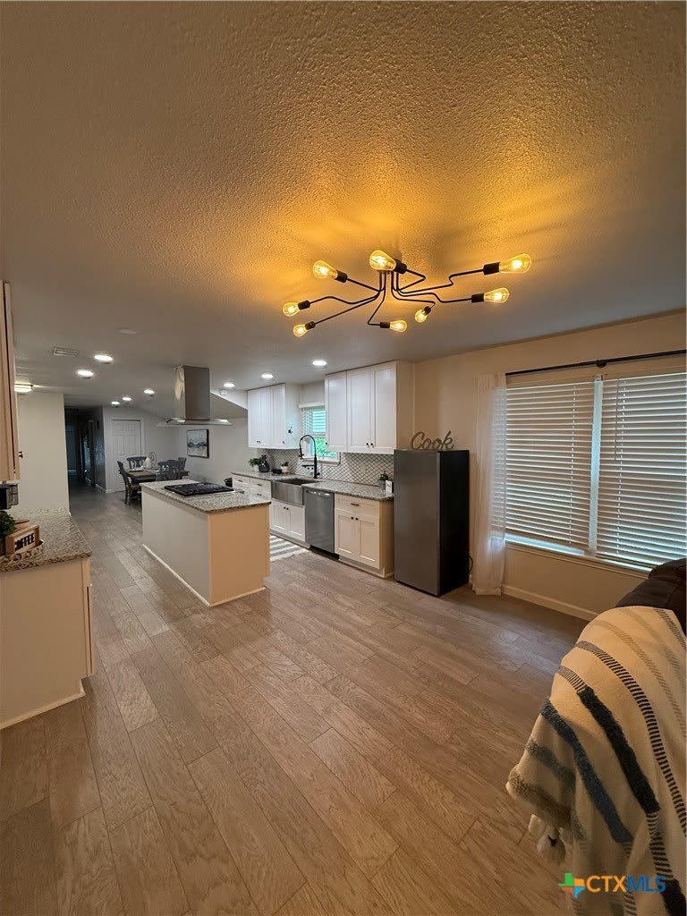 1428 Lee Street – photo 4