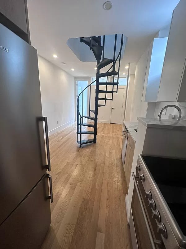 419 E 9th St – photo 2