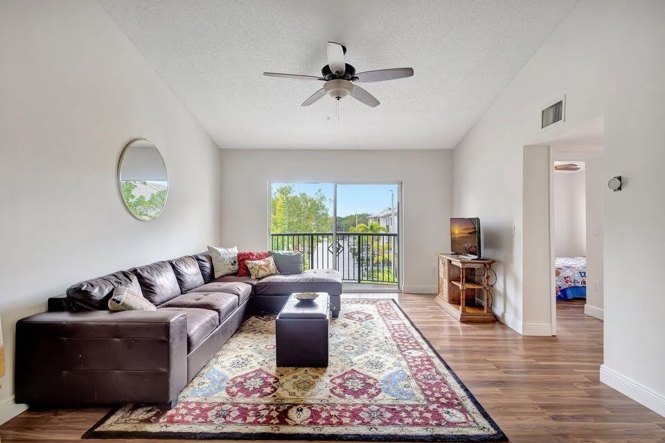 1400 S Crestwood Court S – photo 2
