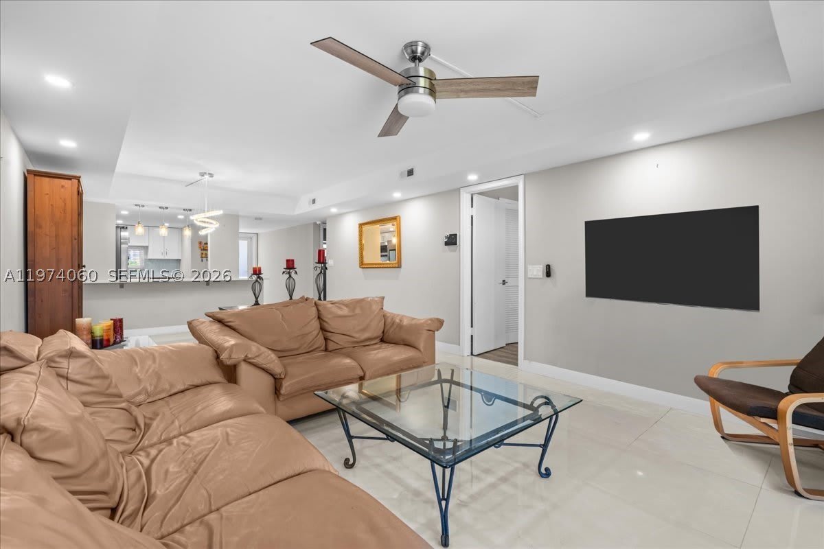811 S Hollybrook Dr – photo 1