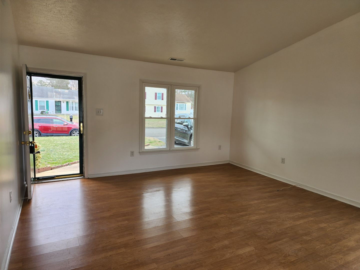 3 Bedroom 2 Full Bath Rancher On Quiet Cul de Sac! – photo 5