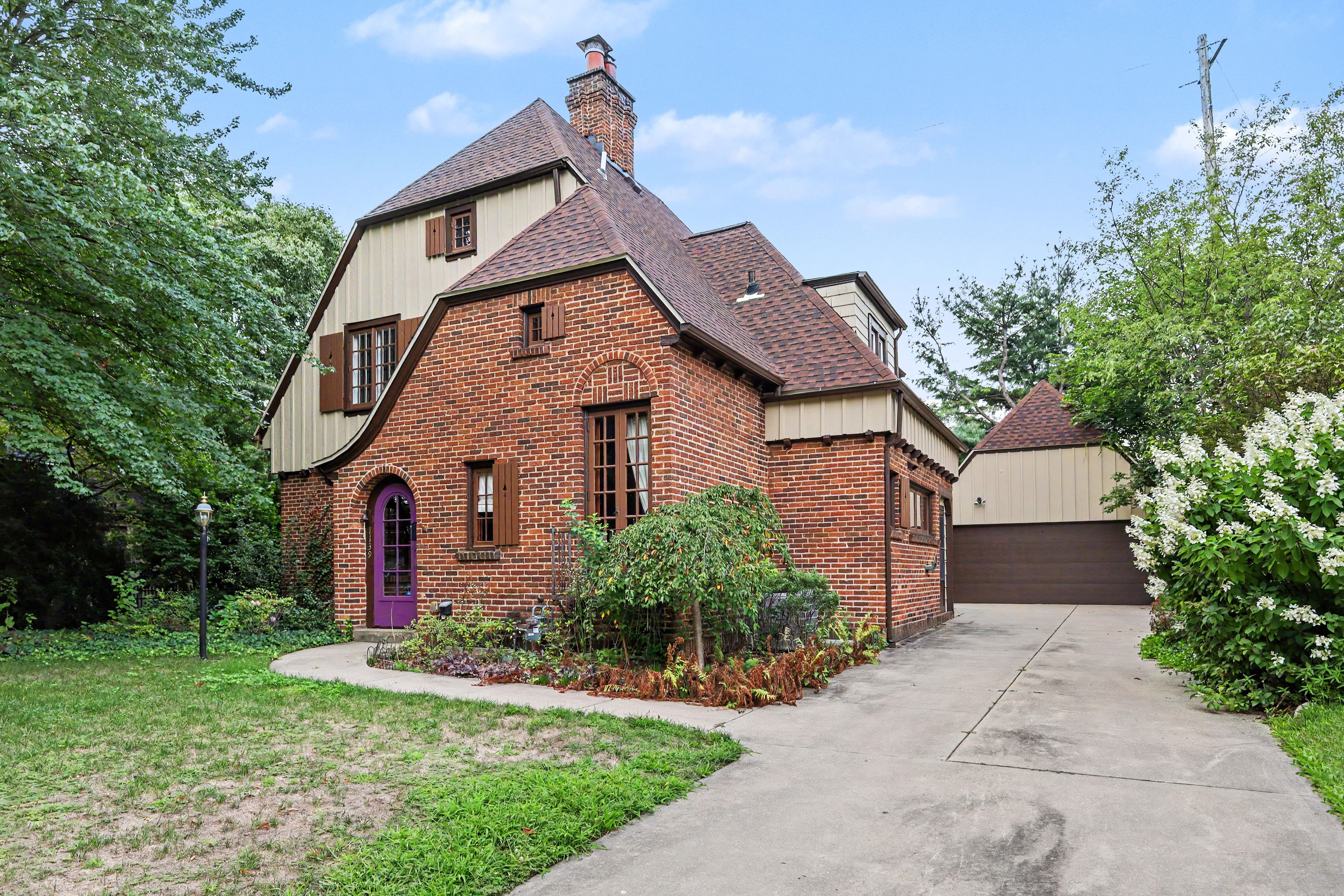 1139 Cadillac Dr SE – photo 2