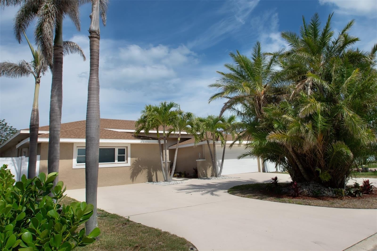 2504 Hibiscus Drive W – photo 3