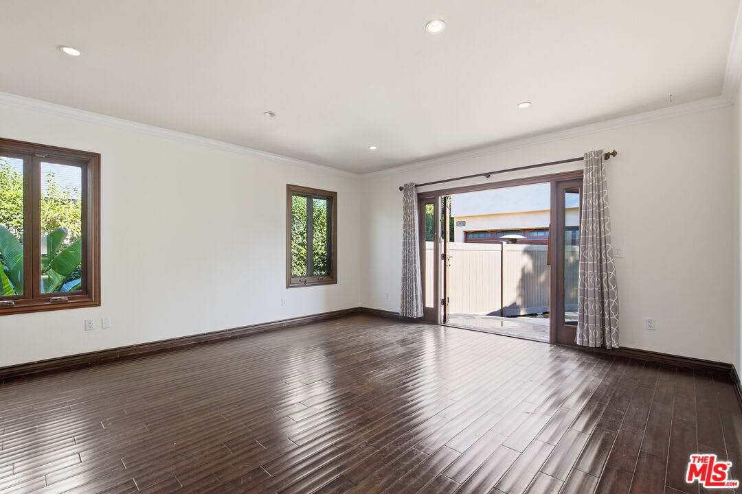 13800 Erwin Street – photo 2