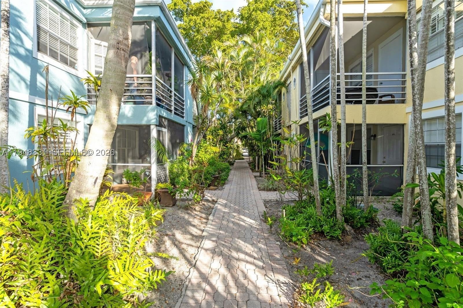 320 SE 10th Ave – photo 1
