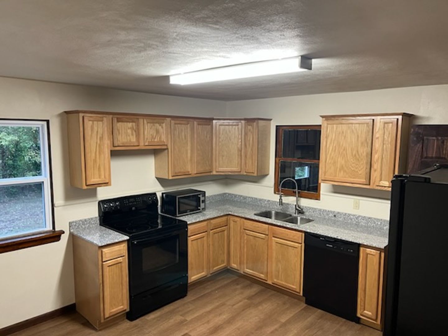 Beautiful Move In Ready House – photo 2