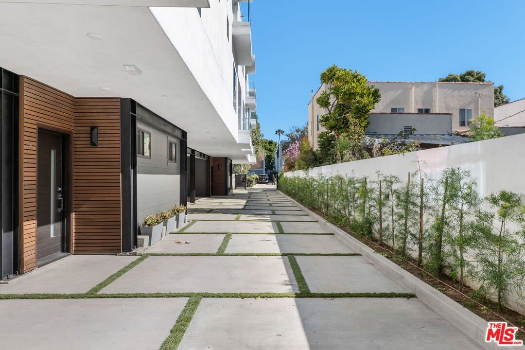 849 N Alta Vista Blvd – photo 2