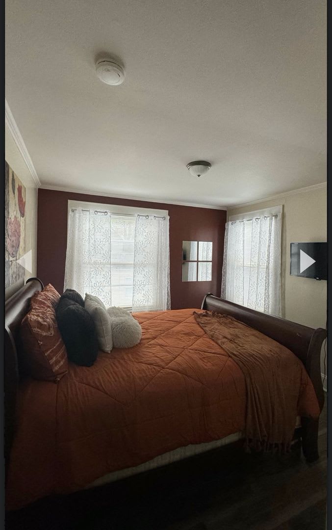 Room in 2 Bedroom Home at Kerr St NW – photo 5