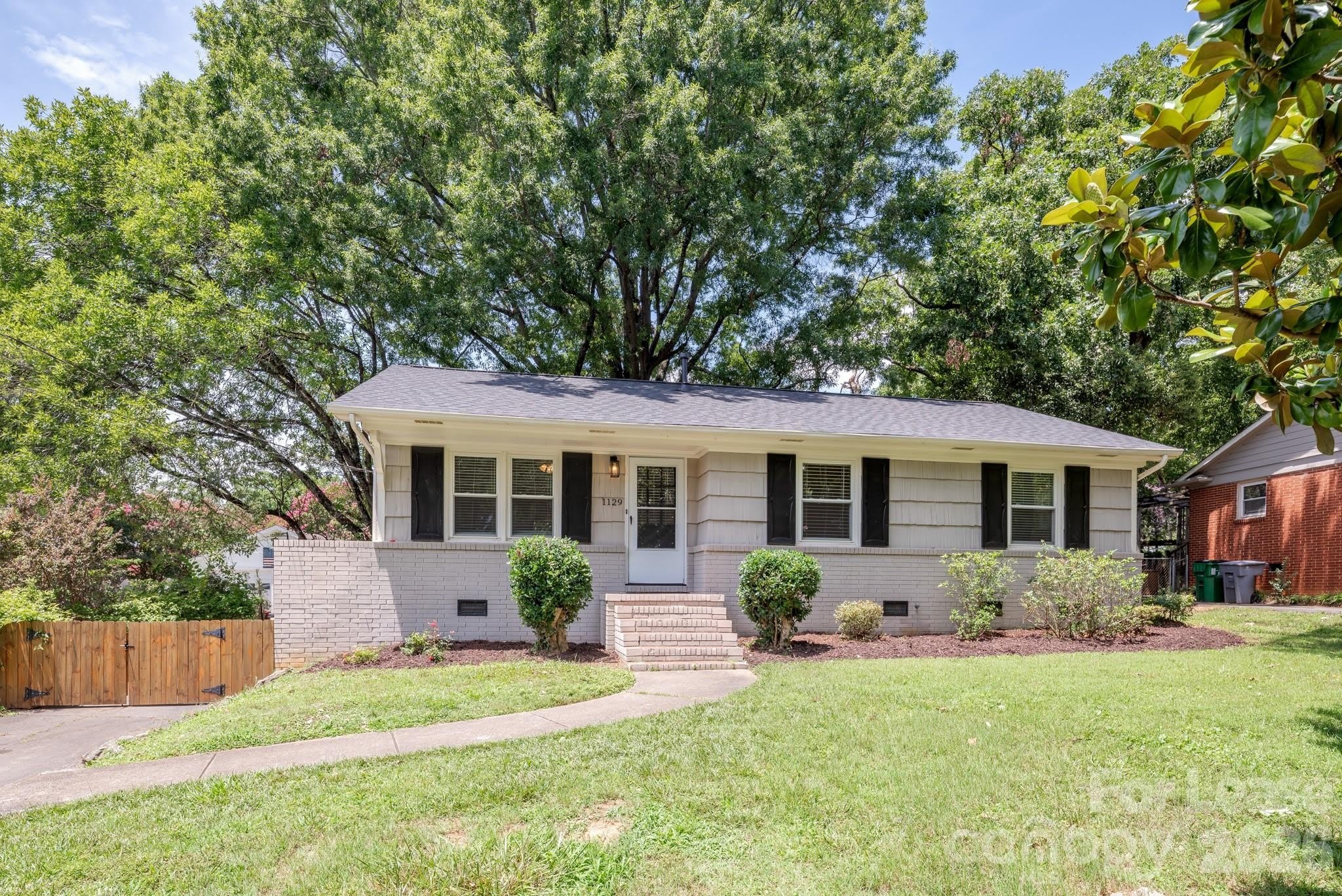 1129 Eastview Drive – photo 1