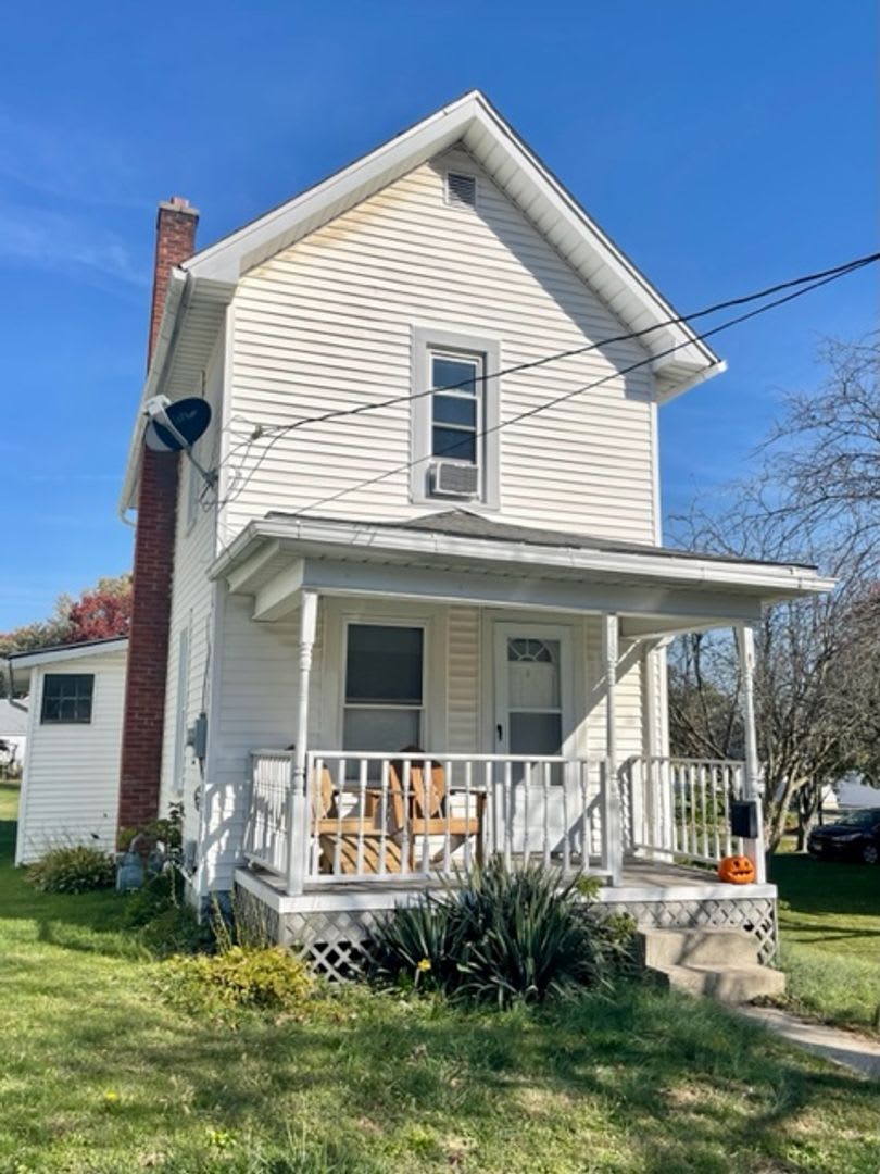 Charming 2 Bedroom Home Available! – photo 1