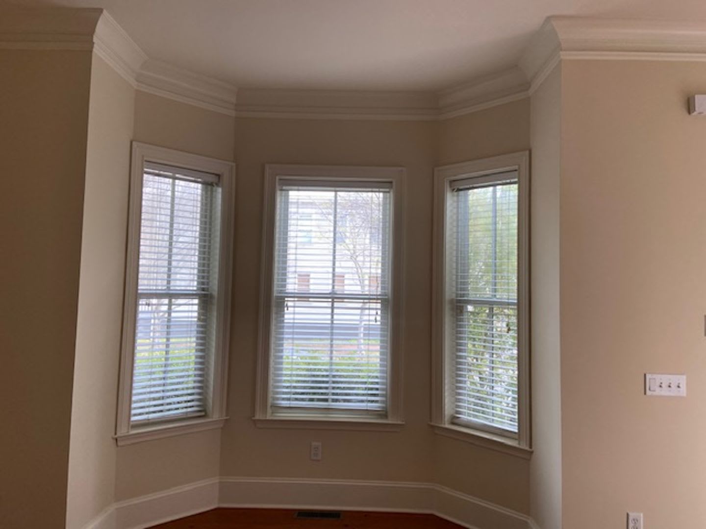 Luxury Townhome in the Heart of Downtown with Private Parking – photo 3