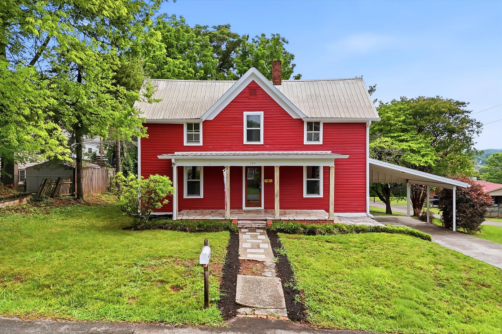 Athens 37303 Charming 1902 Home Available Now 3 Bedrooms 2 Full Baths With A 1 Car Garage – photo 1