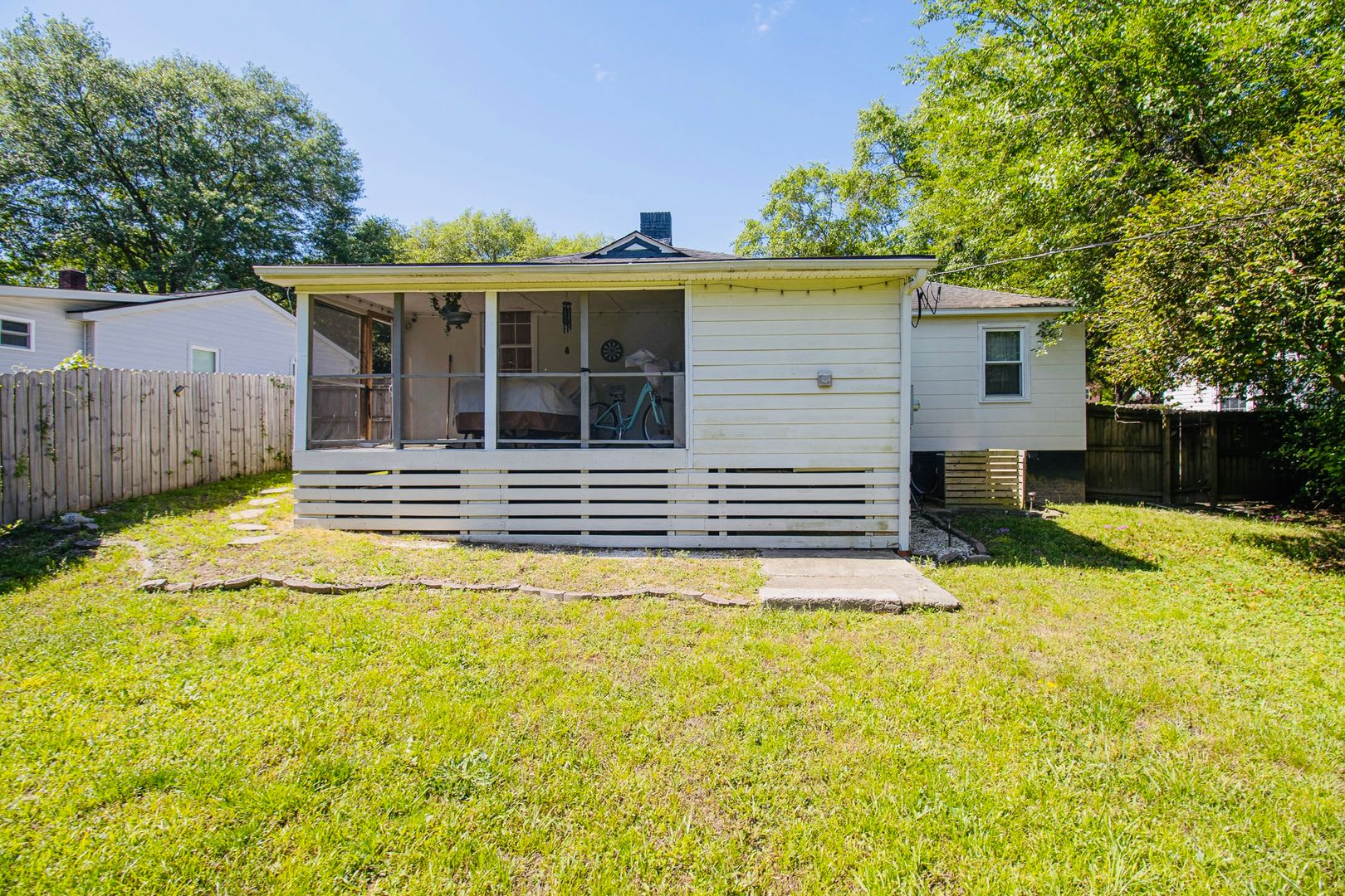 Adorable 3BR Rosewood Rental with Dreamy Porch & Fenced Yard! – photo 5