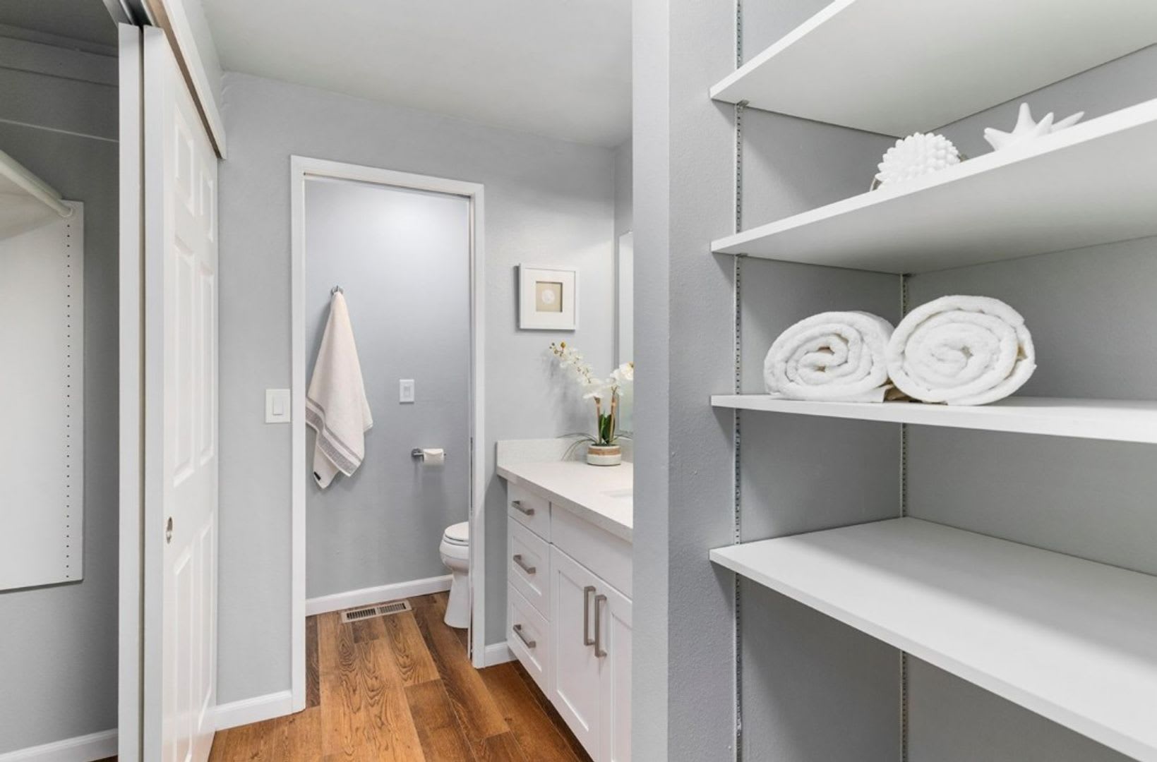 2Bd 1 75Ba Kirkland Condo – photo 4