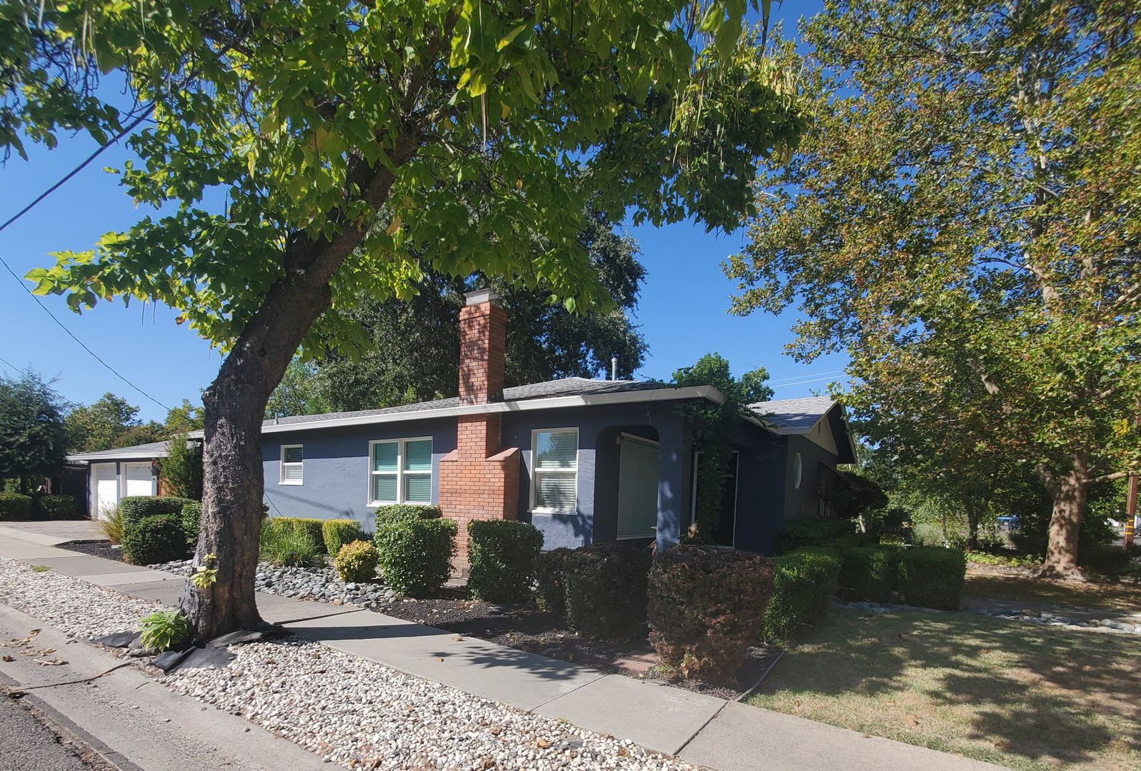 Updated Garden Tract Stunner with Landscaper Included! – photo 2