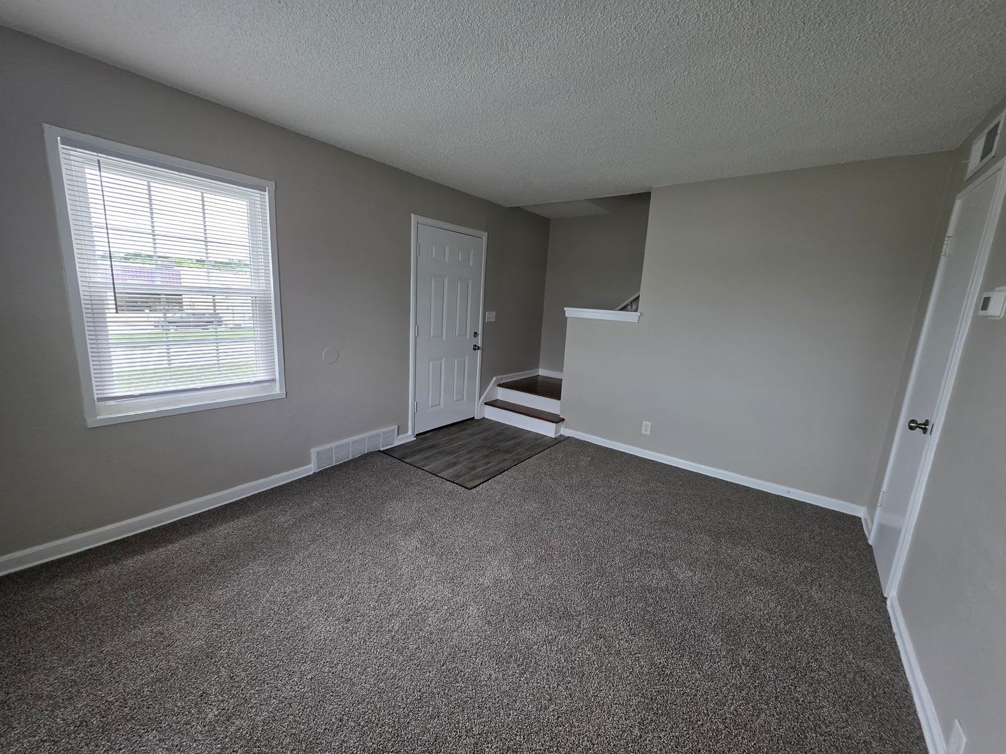Spacious 2 Bed, 1.5 Bath Duplex Near Red Bridge – photo 3