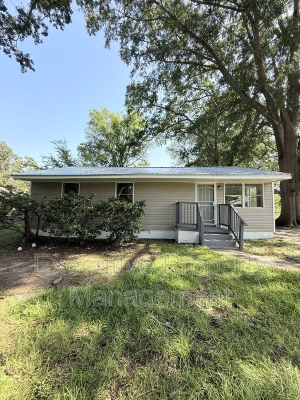2724 Lee Avenue – photo 1