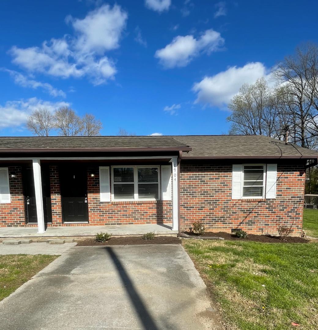 Cozy Townhome Located In West Knox – photo 1